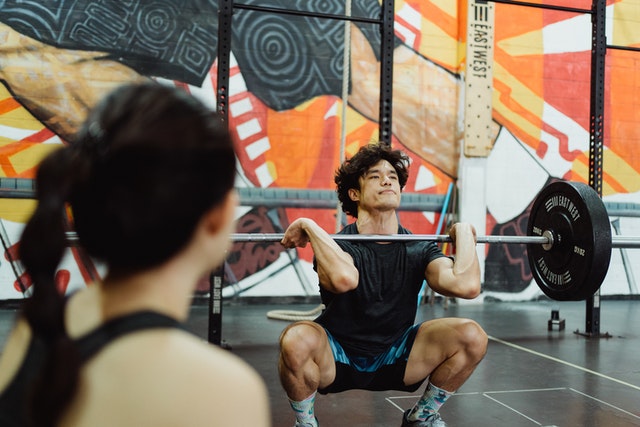 Rest pause é uma técnica no qual quem treina musculação, realiza para que se possa aumentar a intensidade dos estímulos e assim, poder potencializar seus ganhos de massa.